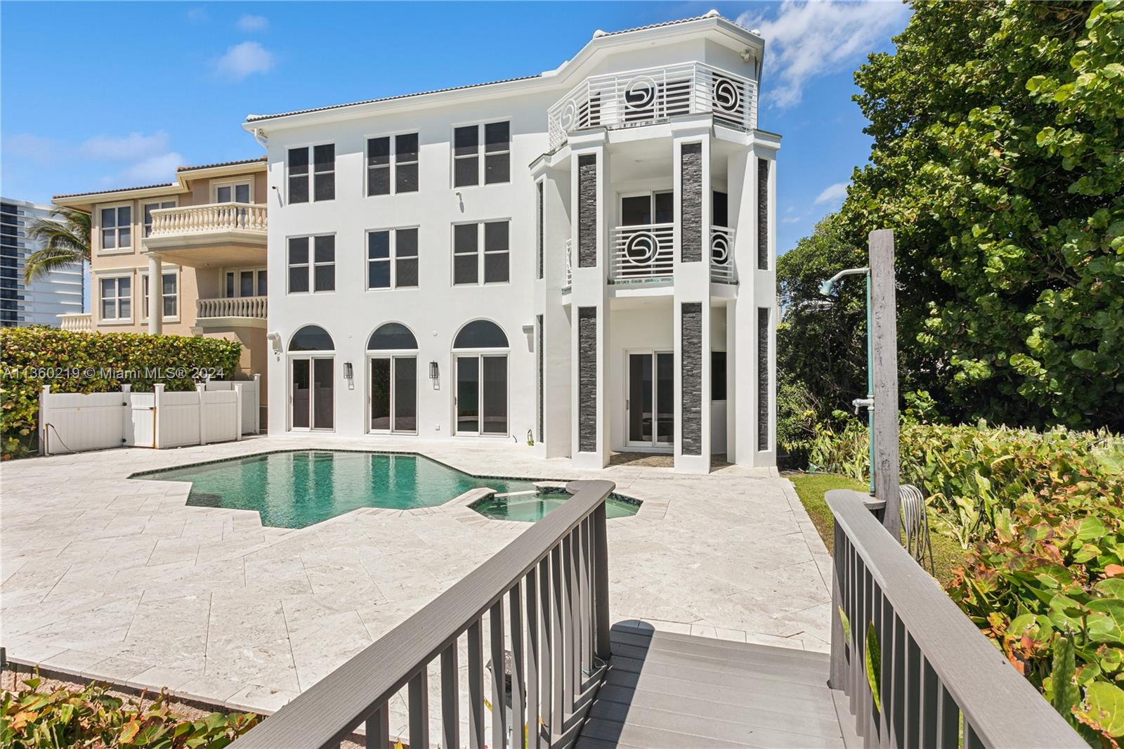 Isle de la Maison - Residential