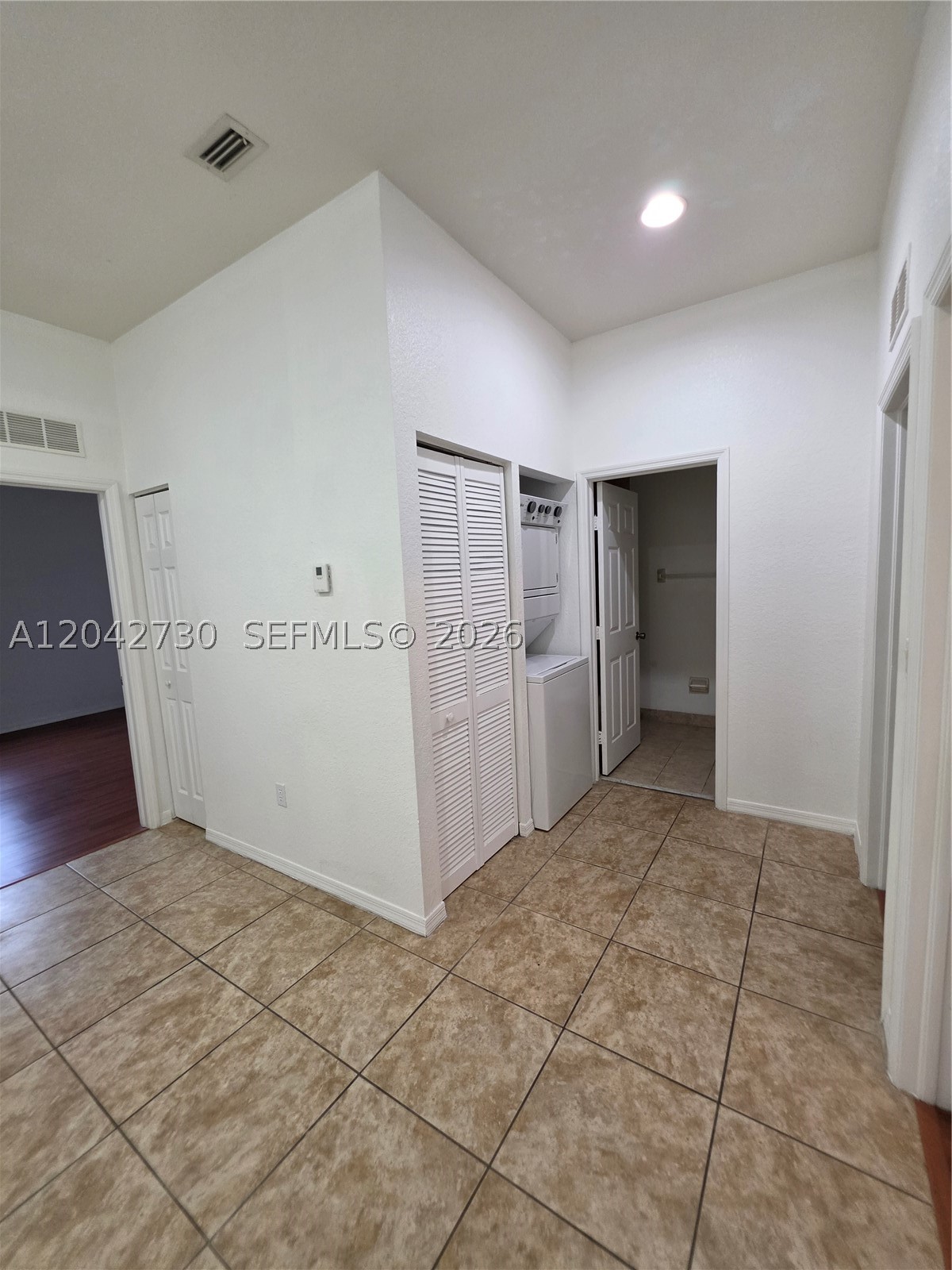 LAS TERRAZAS AT VIZCAYA C - Residential Lease