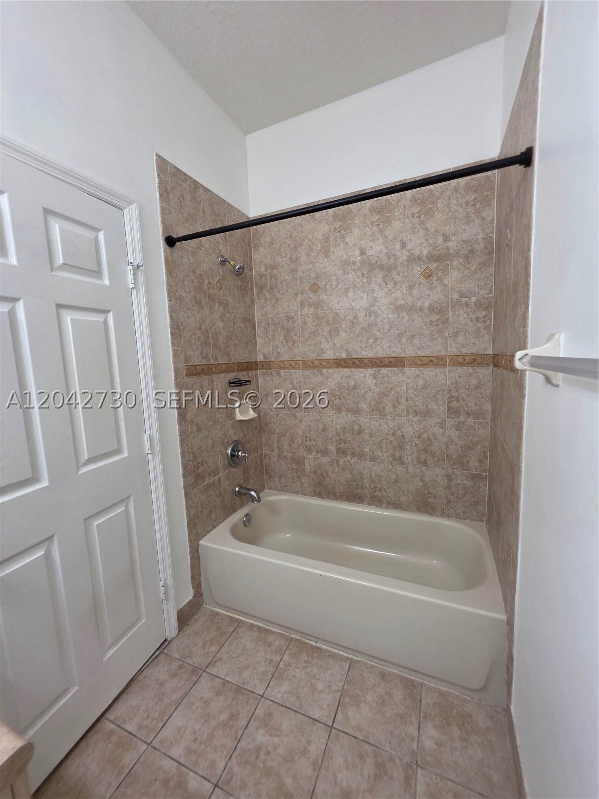 LAS TERRAZAS AT VIZCAYA C - Residential Lease