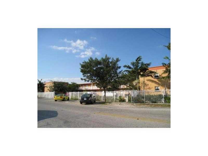 LOVELY 1 BED/ 1 BATH APARTMENT CENTRALLY LOCATED IN HIALEAH. UNIT OFFERS: TILE FLOORS, OPEN LIVING DINING AREA, PARKING & LAUNDRY ON SITE. CLOSE PROXIMITY TO SCHOOLS, SHOPS, RESTAURANTS, EXPRESSWAY & PUBLIC TRASPORTATION.