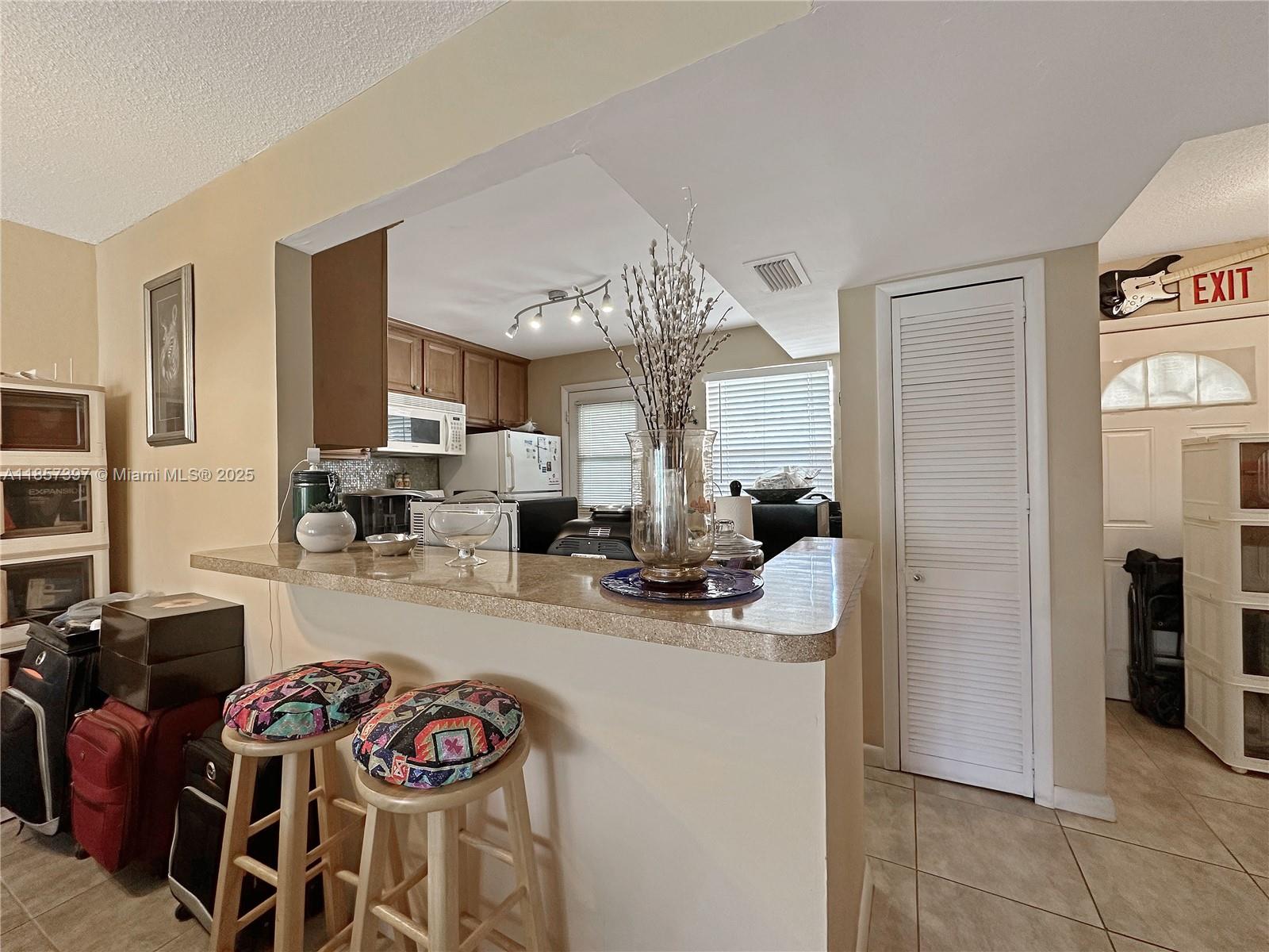 ROLLING GREEN CONDO A - Residential