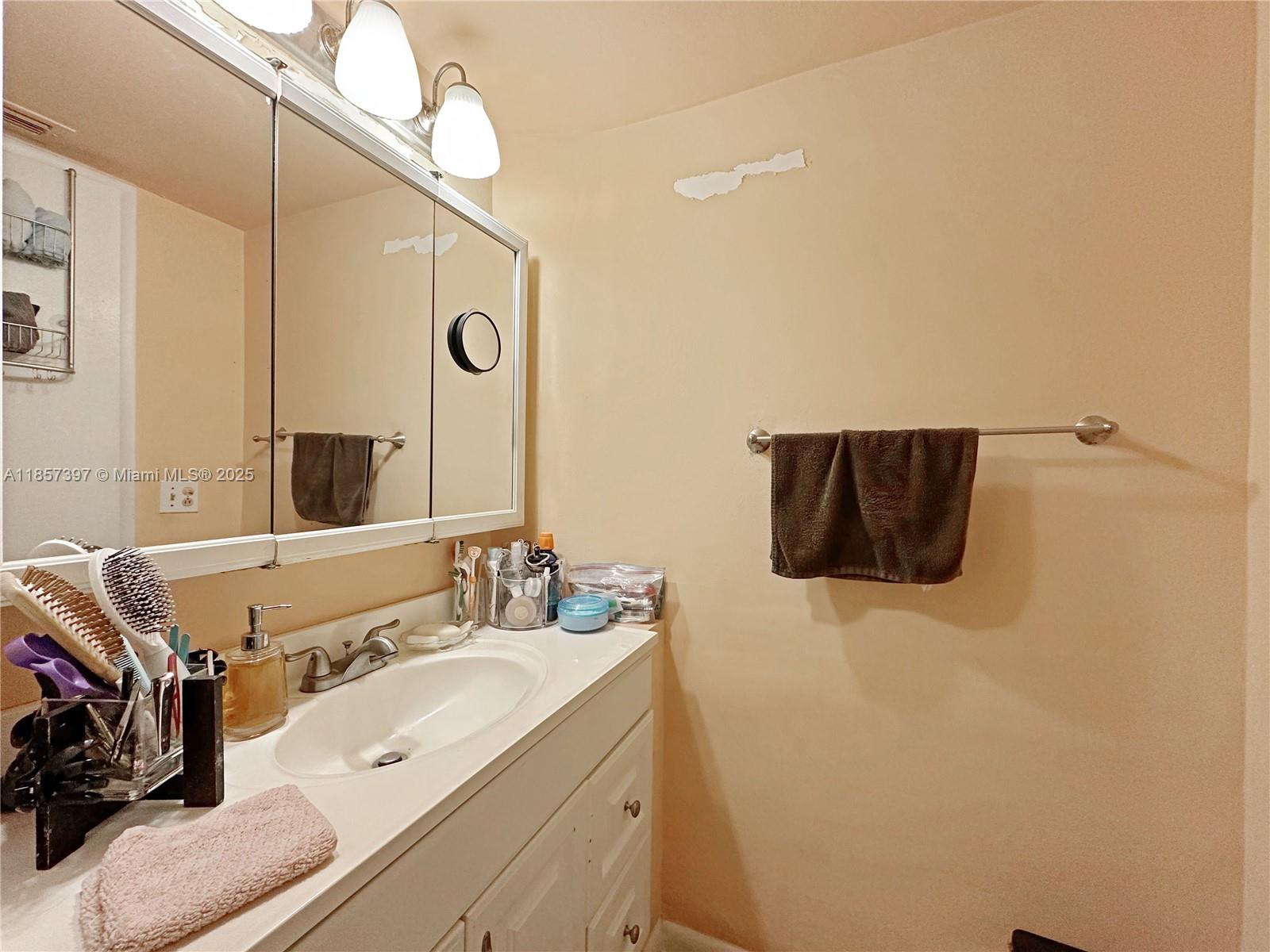 ROLLING GREEN CONDO A - Residential