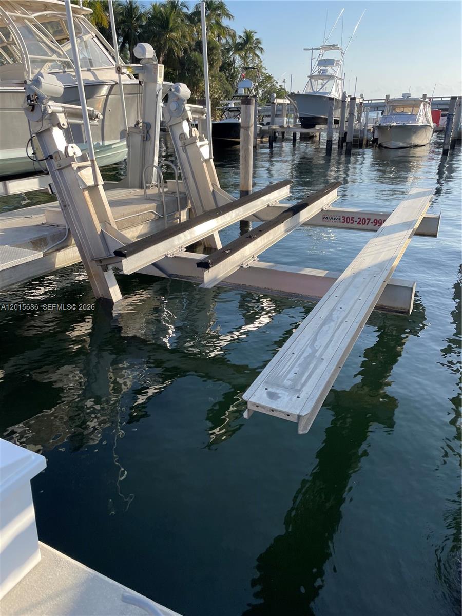Grove Isle Marina - Land