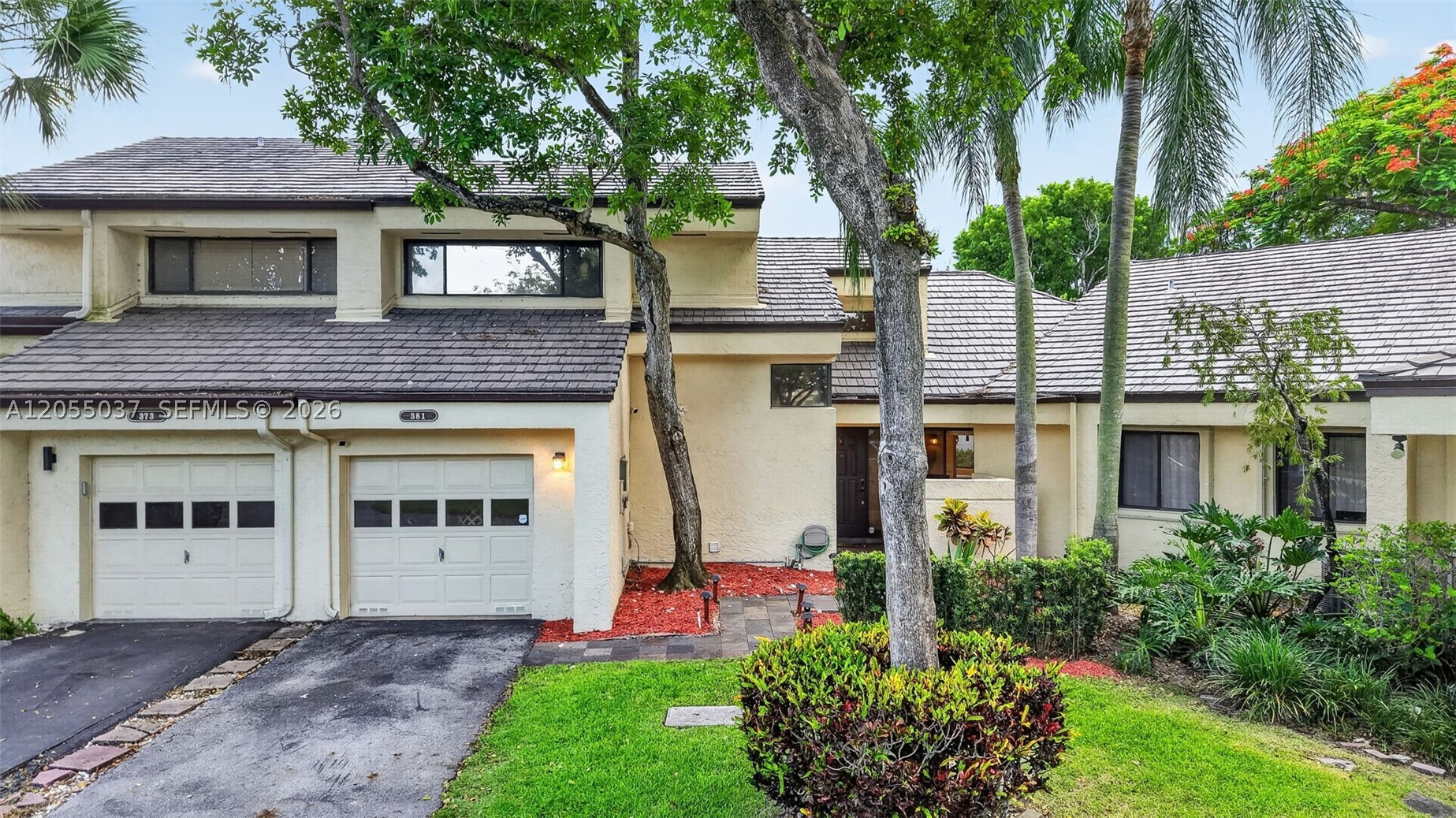 Over 1400 sqft of open living space in this split floor plan move in ready 2/2.5 townhome in the heart of Central Park. Soaring ceilings, and gorgeous wood flooring throughout the first floor and staircase. Custom kitchen that overlooks the spacious family room including breakfast nook, plenty of countertop and cabinet space, and s/s appliances. Large primary suite with big walk-in closet, vaulted ceilings, modern sink, and separate shower. 2nd floor could be a second master including en-suite with big walk-in closet, updated shower, and custom vanity. Huge screened in patio is perfect for those who like to entertain. Walk through the back fence and head over to Central Park, which has every amenity possible from Pickleball to basketball to tennis to a walking track, and an indoor gym. AC is from 2023, no Polly pipes, new roof, and the HOA covers the exterior​​‌​​​​‌​‌​​​‌‌​​​‌‌‌​​‌​​‌‌​​​​ insurance.