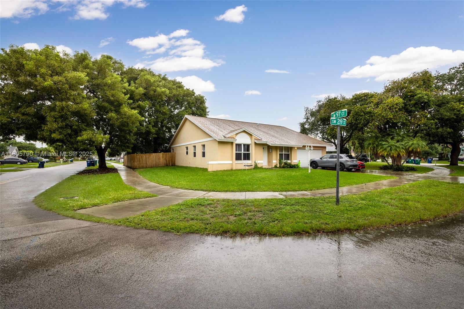 LAKES BY THE BAY SEC 4 - Residential