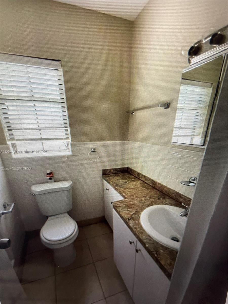 HOLLYWOOD LAKES SEC - Residential Lease