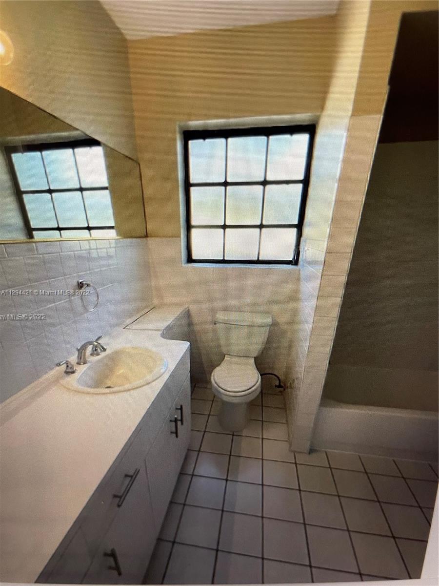 HOLLYWOOD LAKES SEC - Residential Lease