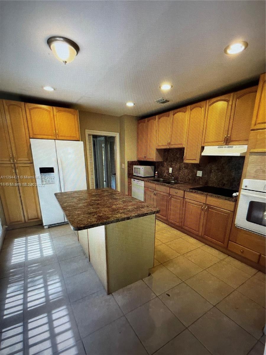 HOLLYWOOD LAKES SEC - Residential Lease