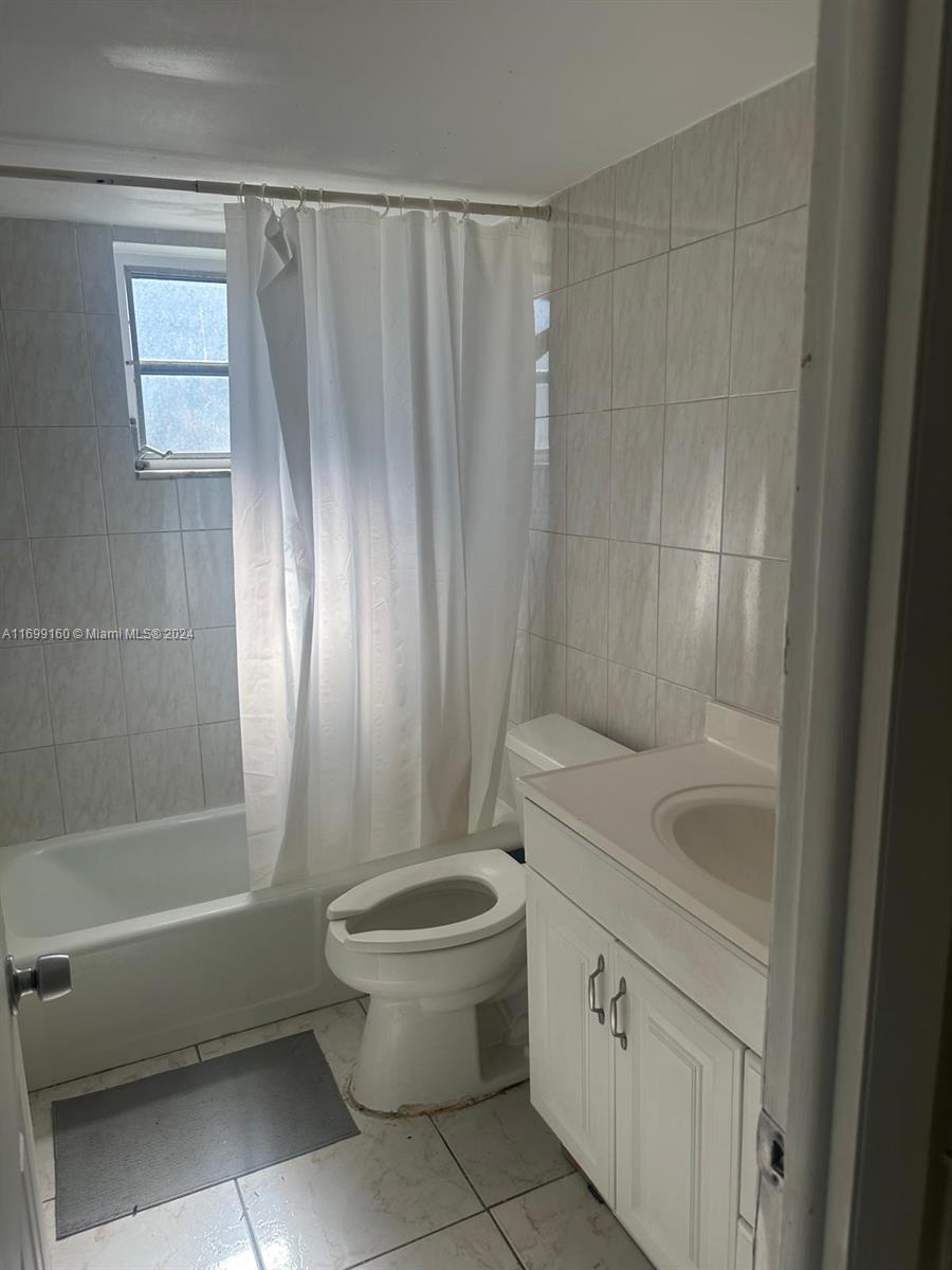 PARKSIDE TOWERS CONDO - Residential Lease
