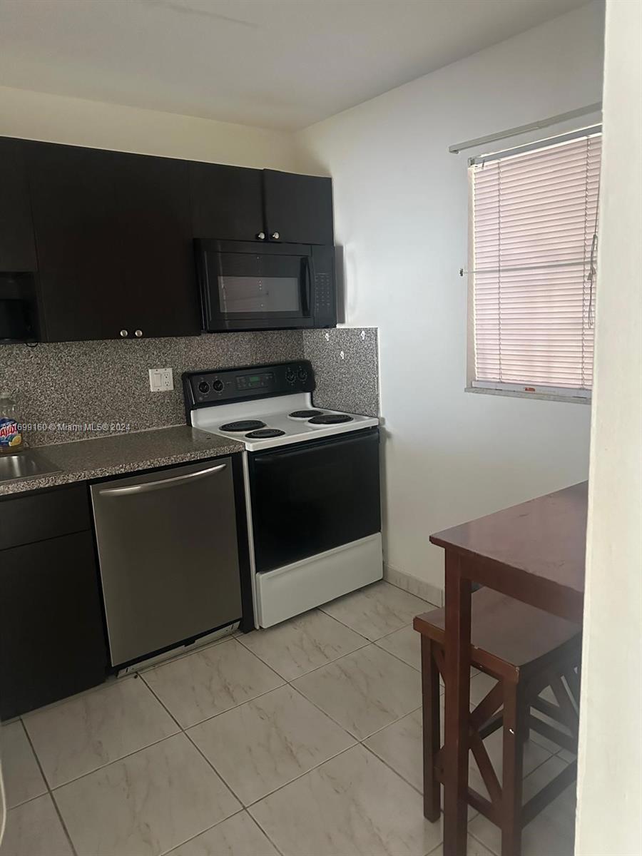 PARKSIDE TOWERS CONDO - Residential Lease