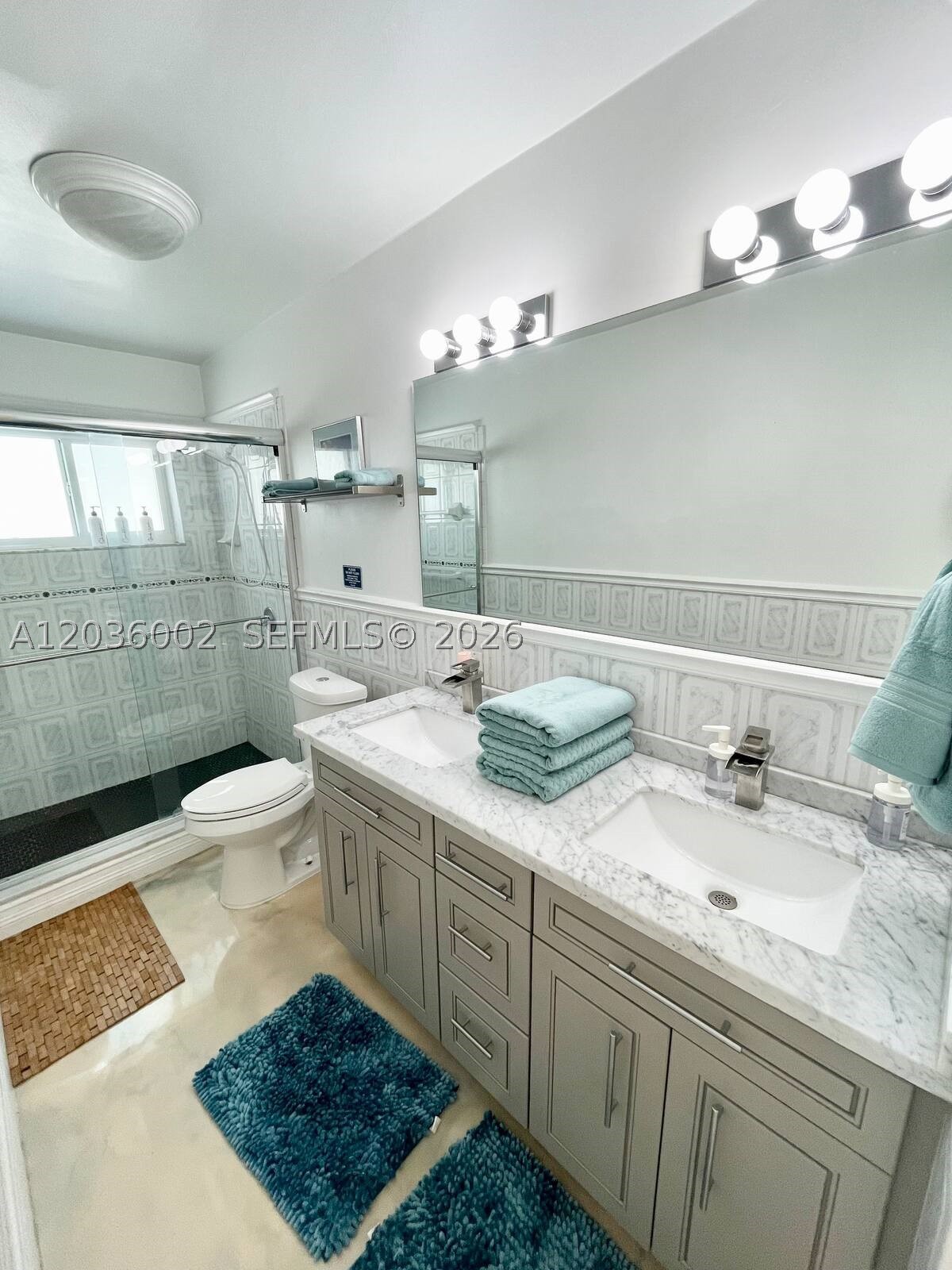HOLLYWOOD HILLS - Residential Lease