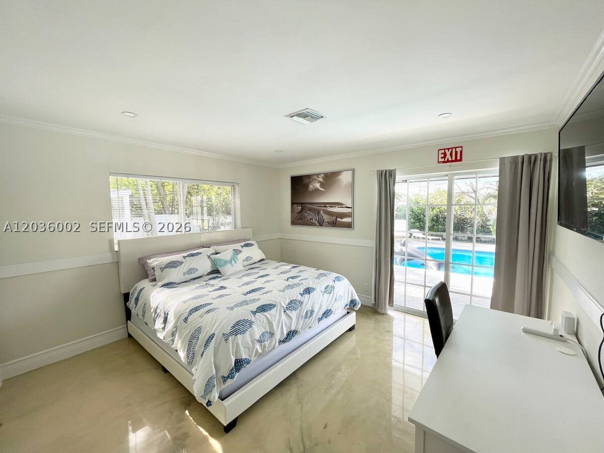 HOLLYWOOD HILLS - Residential Lease