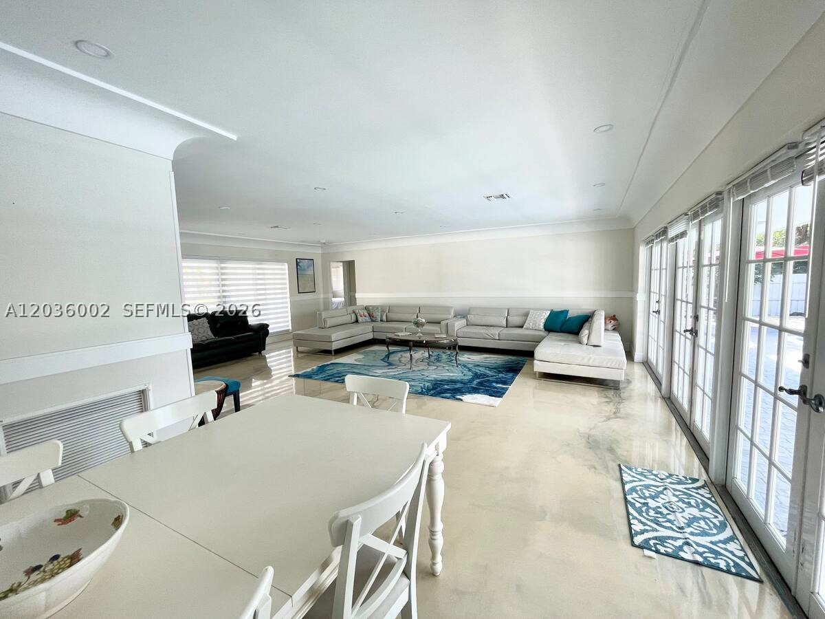 HOLLYWOOD HILLS - Residential Lease