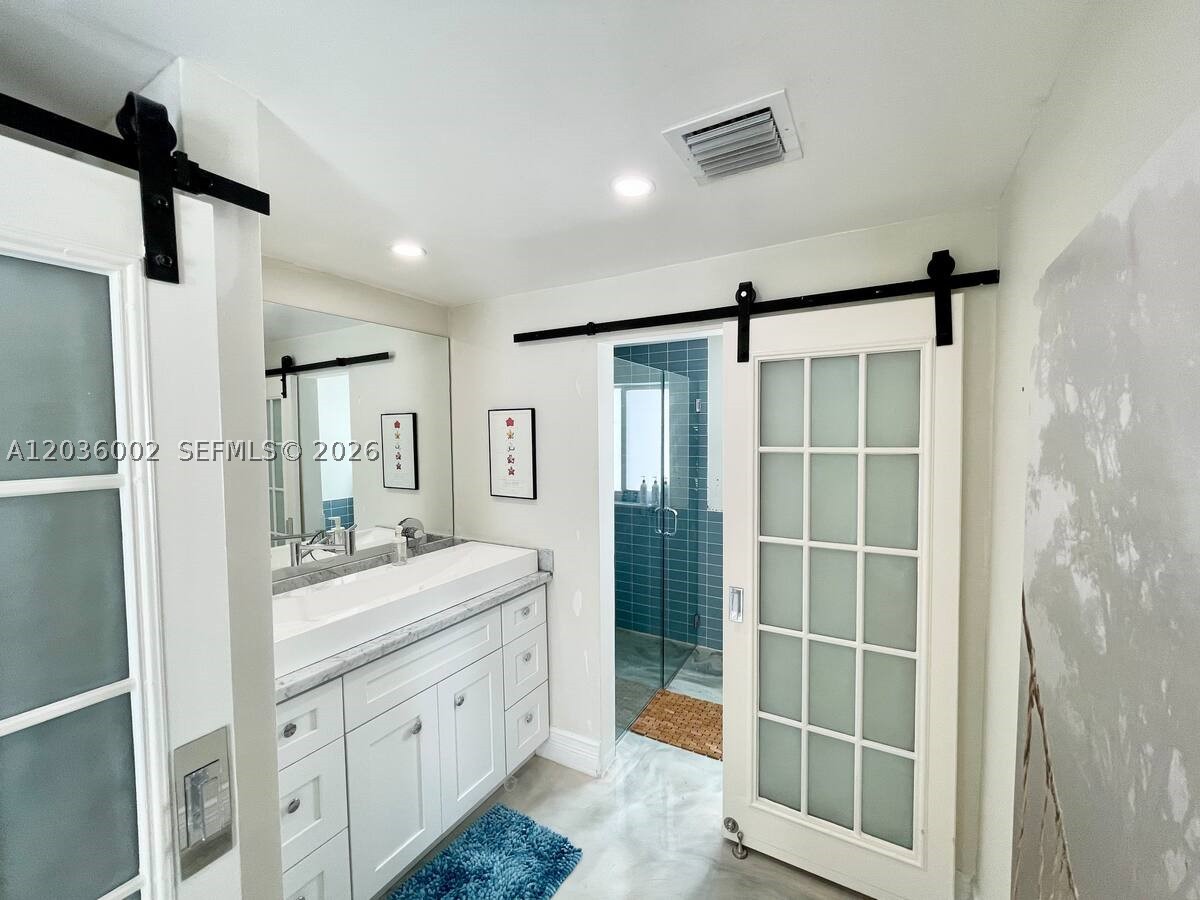 HOLLYWOOD HILLS - Residential Lease