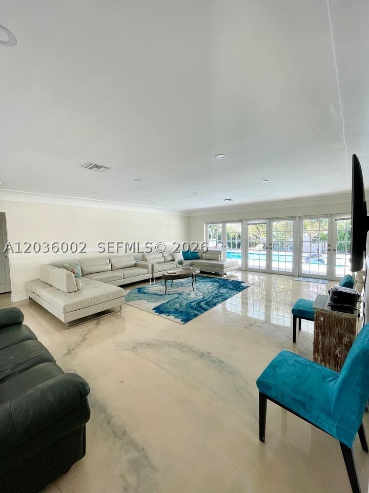 HOLLYWOOD HILLS - Residential Lease