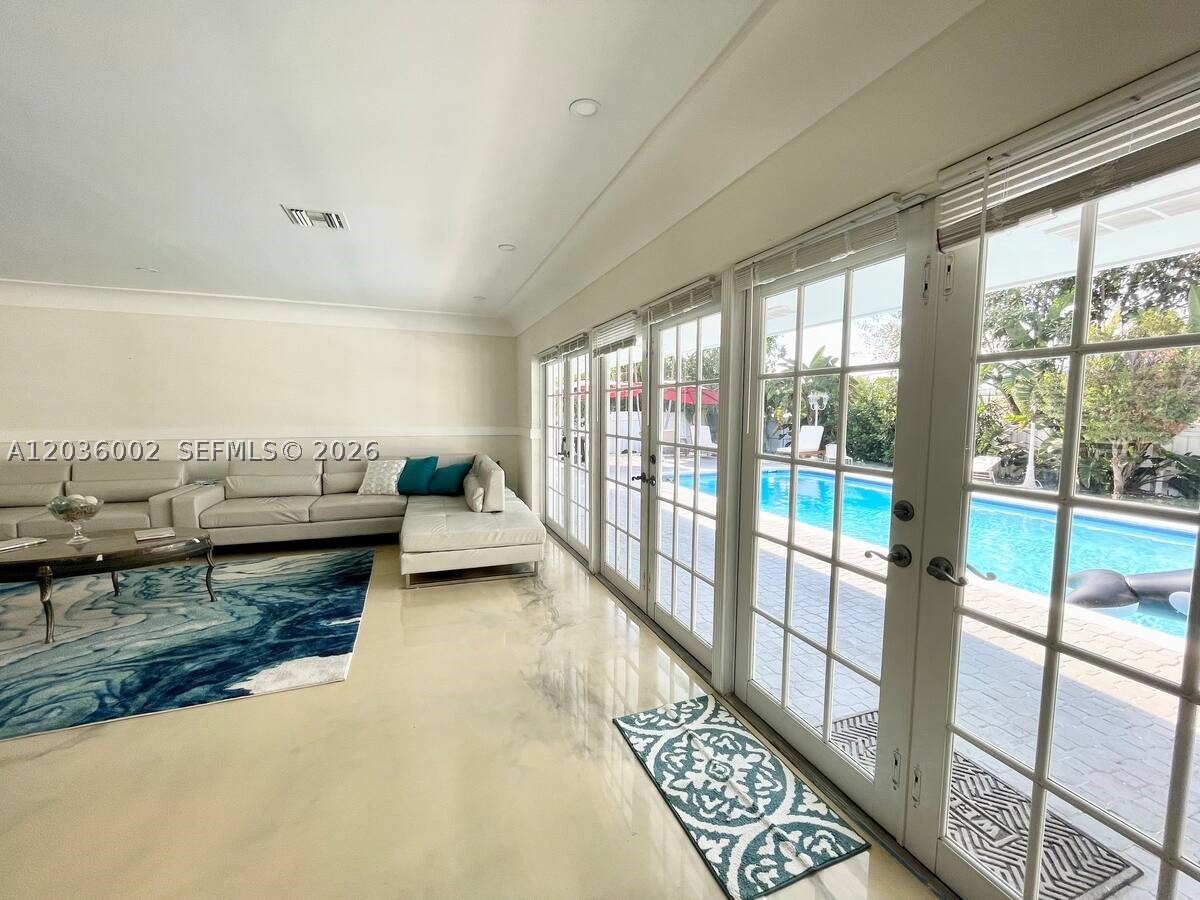 HOLLYWOOD HILLS - Residential Lease