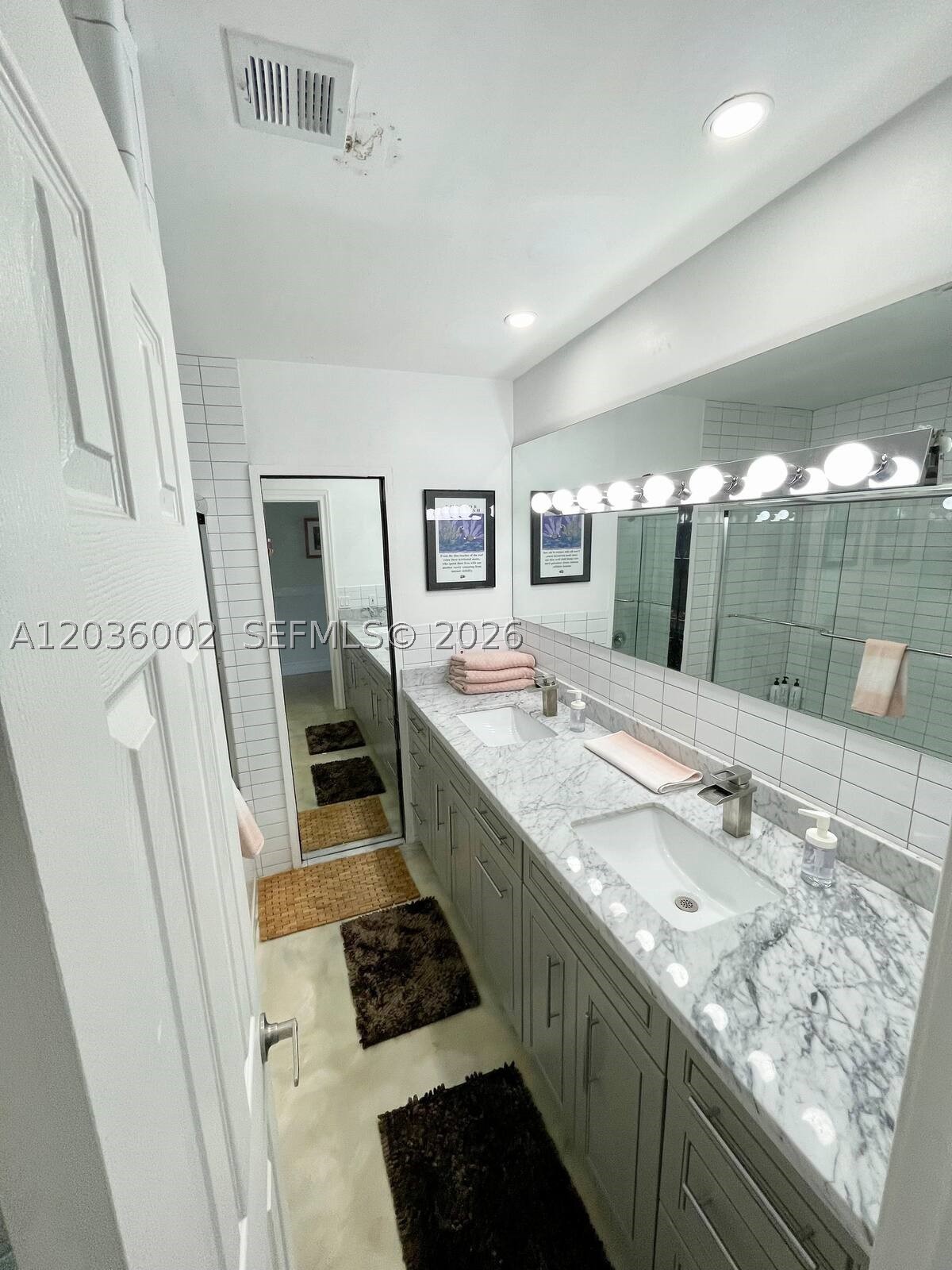 HOLLYWOOD HILLS - Residential Lease