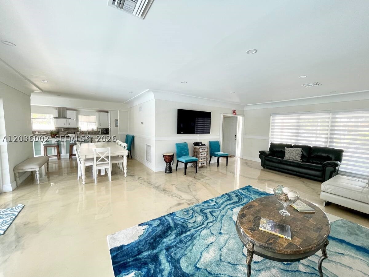 HOLLYWOOD HILLS - Residential Lease