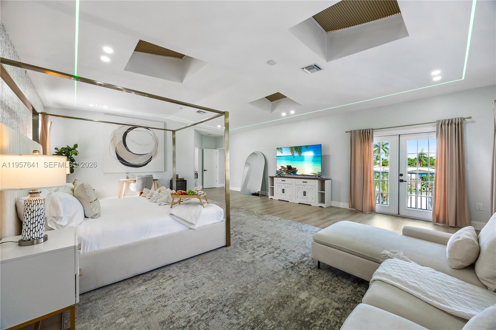 POMPANO SHORES - Residential