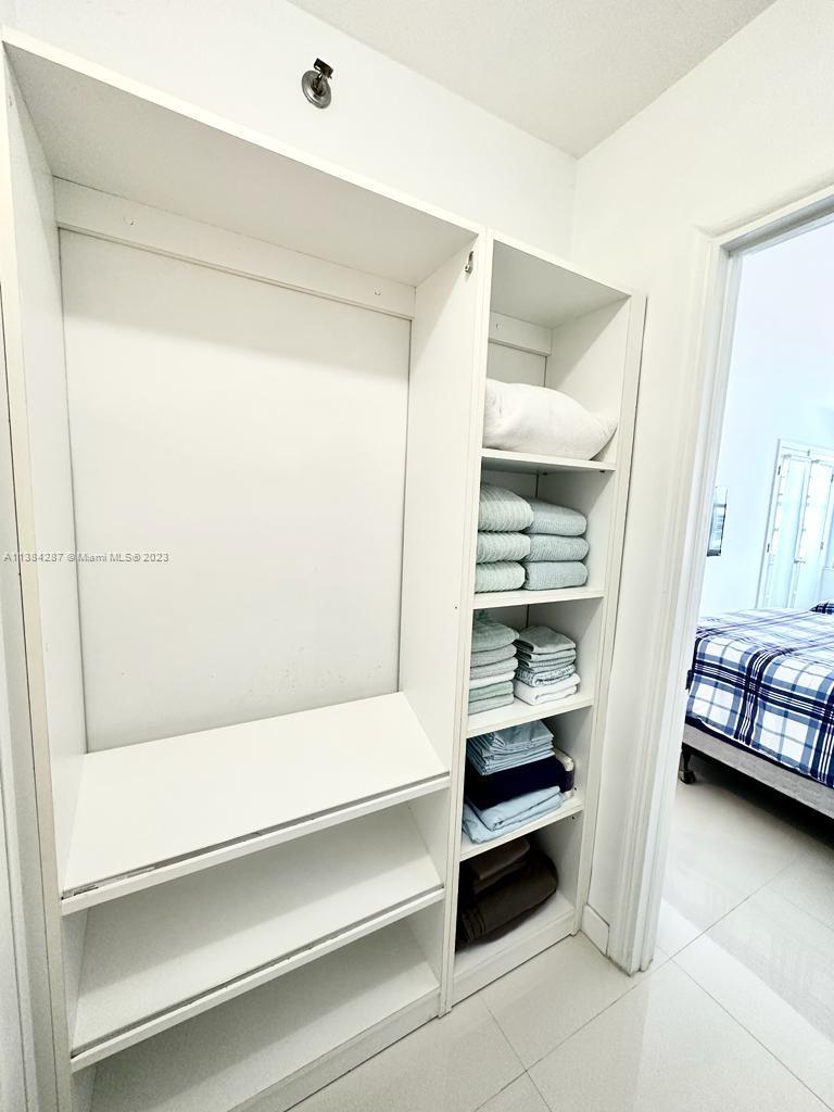 THE DECOPLAGE CONDO - Residential Lease