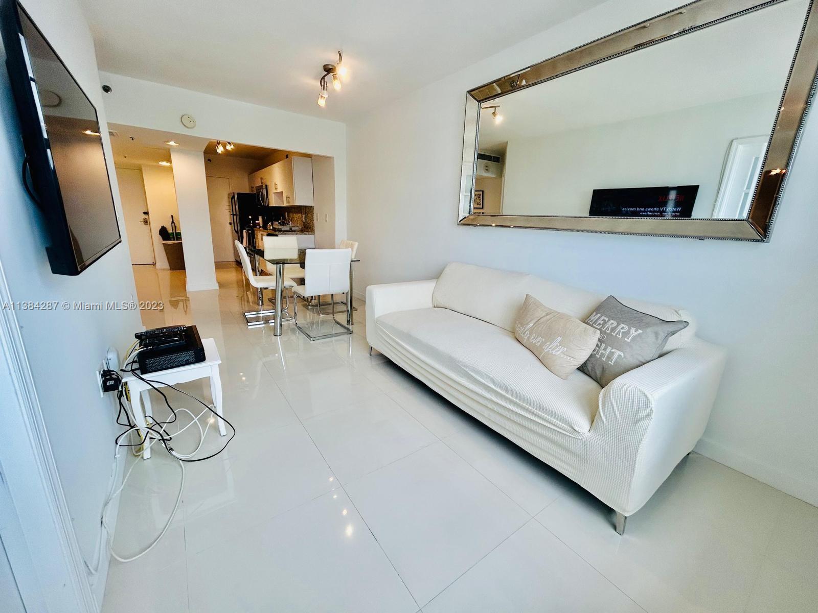 THE DECOPLAGE CONDO - Residential Lease