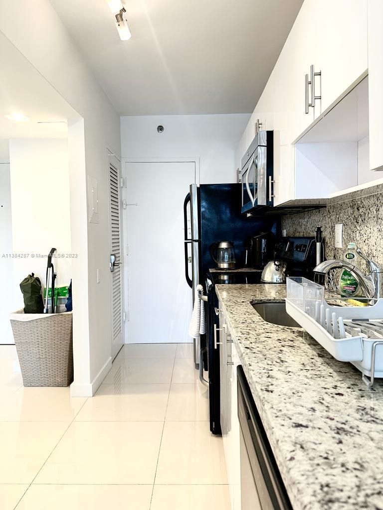 THE DECOPLAGE CONDO - Residential Lease