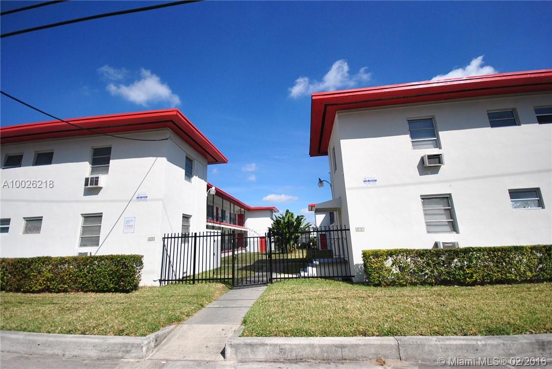 Modern style one bedroom apt located in uprising Shorecrest just steps away from all commercial shopping centers! This classic one bedroom apartment offers a bright and airy floor plan with updated features, open kitchen will all white cabinetry and appliances, Tile-Flooring throughout the unit, ample closets, vast bedroom and living room space. Building offers a charming landscaping, parking and gated entrance! Come claim your new home!