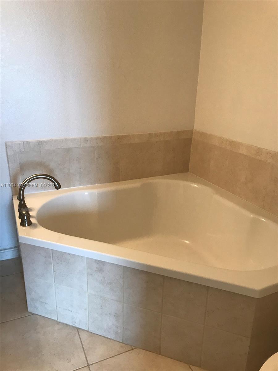RADIUS CONDO - Residential