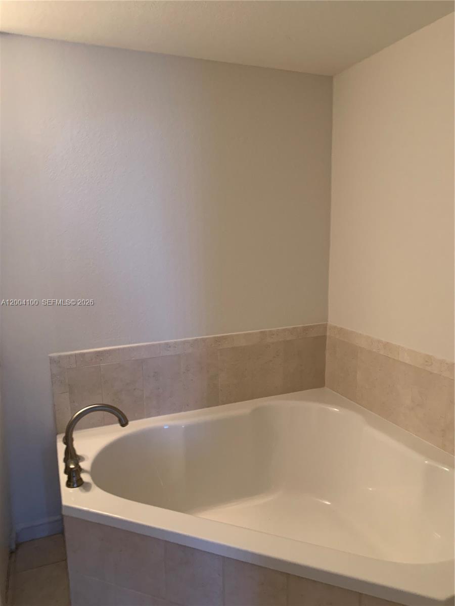 RADIUS CONDO - Residential