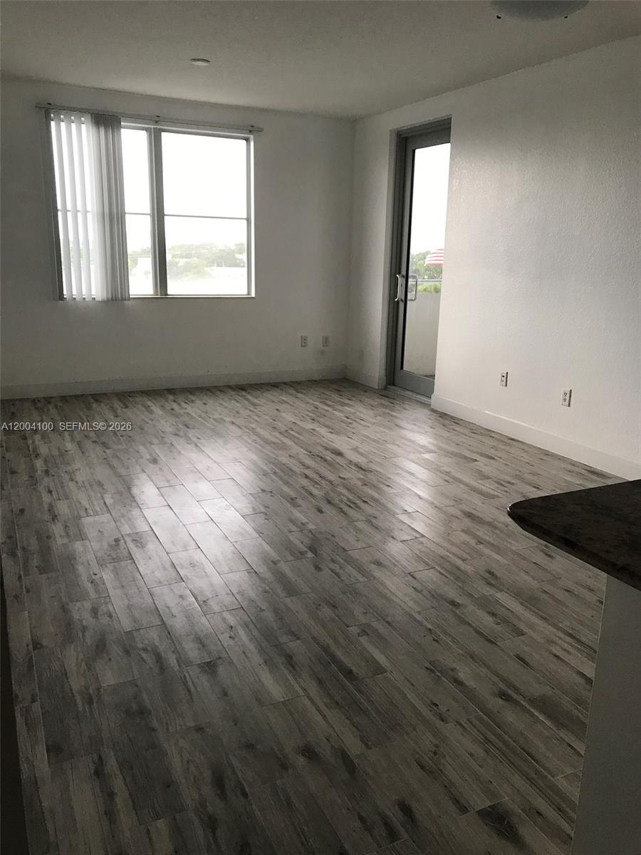 RADIUS CONDO - Residential