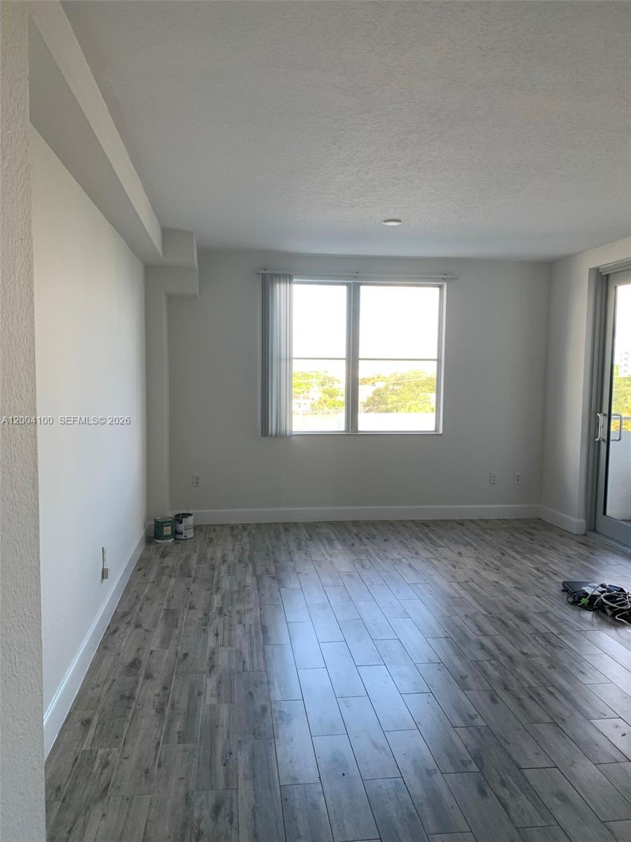 RADIUS CONDO - Residential
