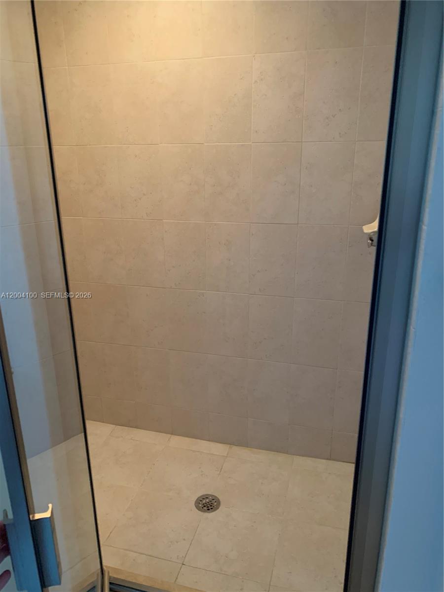 RADIUS CONDO - Residential