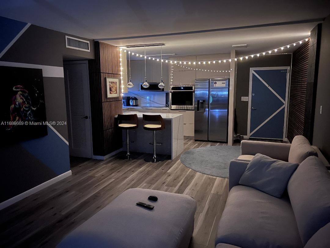 GOLDEN SAILS CONDO - Residential