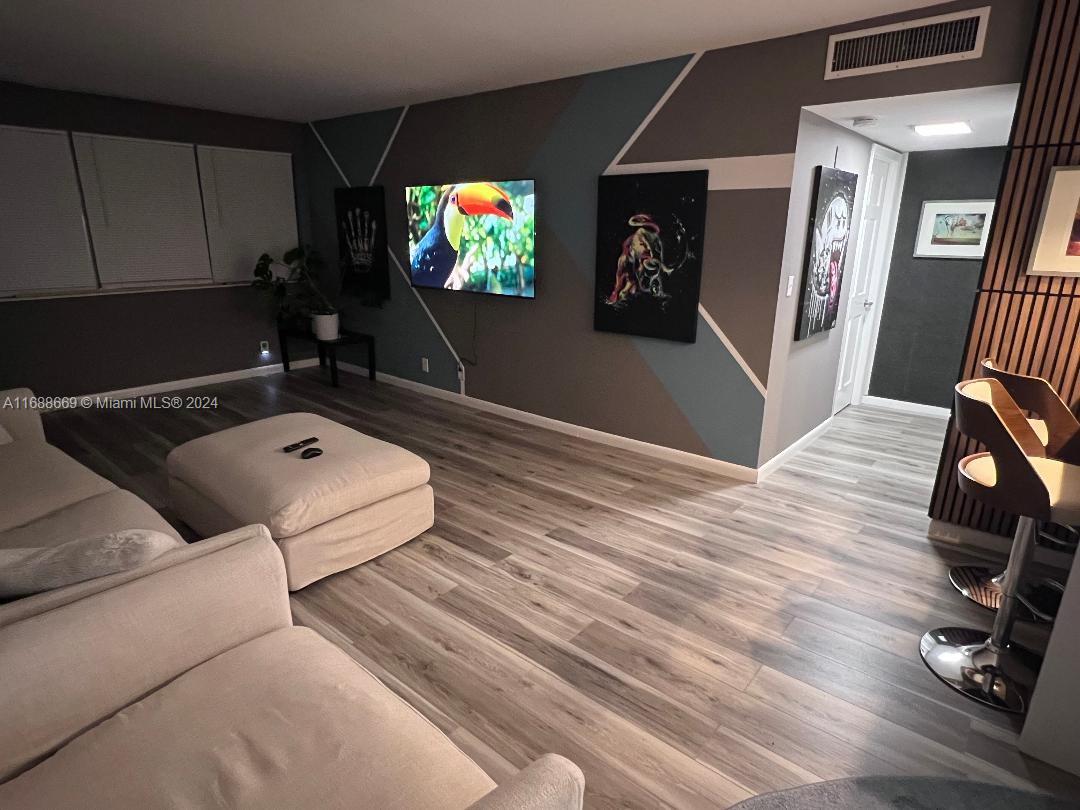 GOLDEN SAILS CONDO - Residential