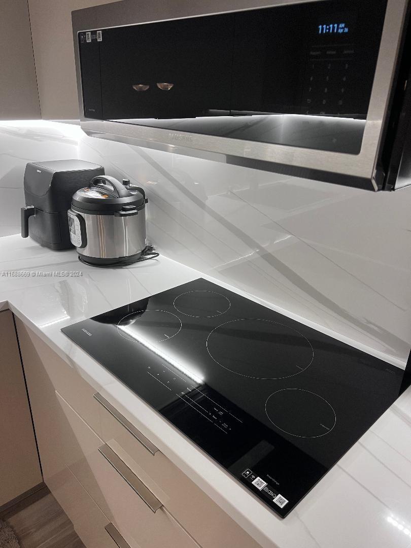 GOLDEN SAILS CONDO - Residential