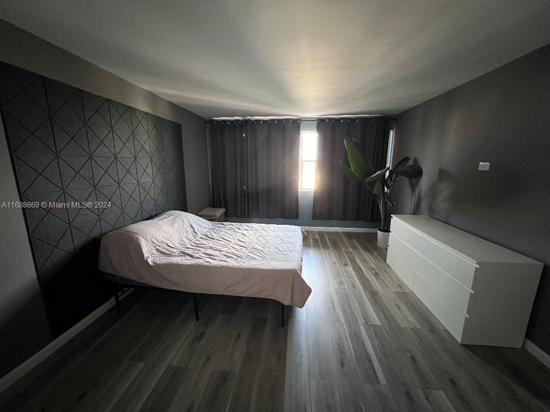 GOLDEN SAILS CONDO - Residential