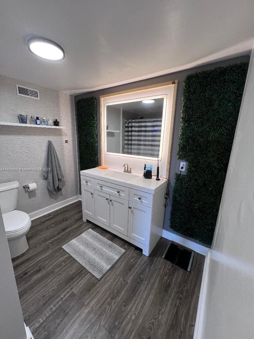 GOLDEN SAILS CONDO - Residential