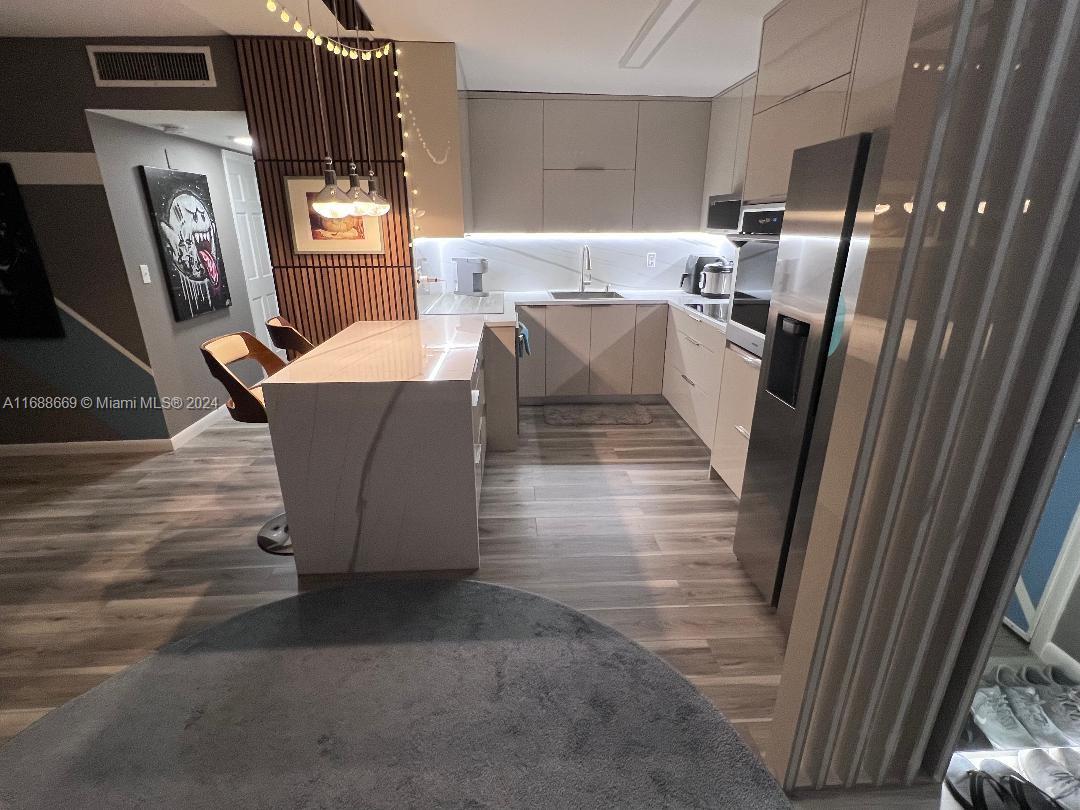 GOLDEN SAILS CONDO - Residential