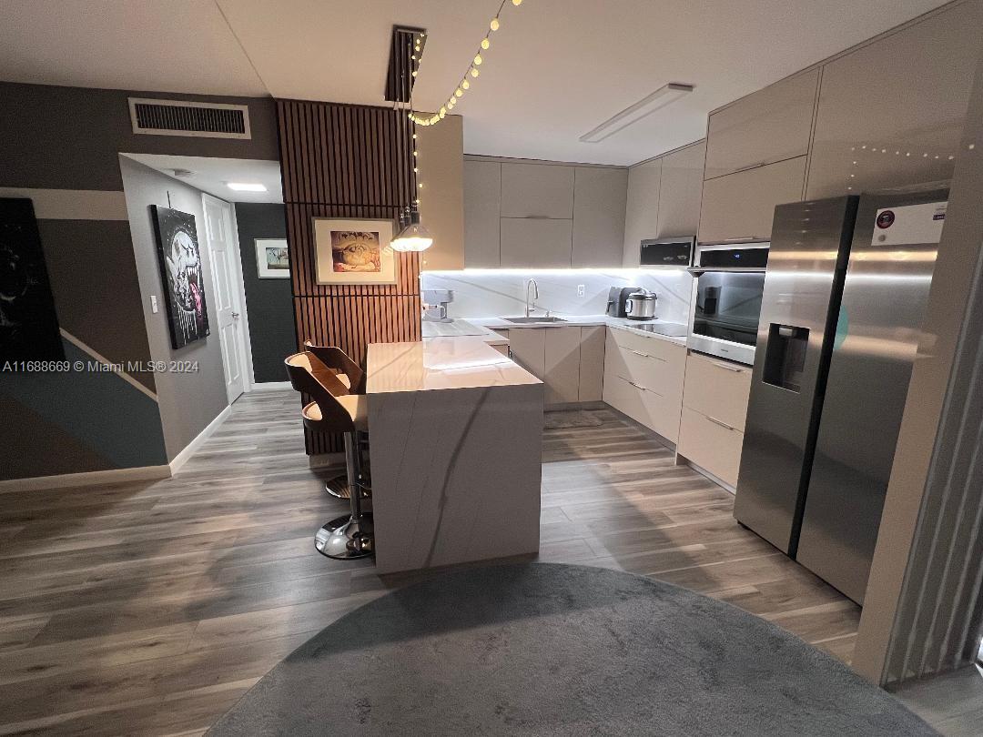 GOLDEN SAILS CONDO - Residential