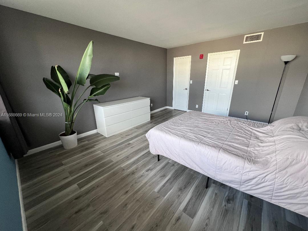 GOLDEN SAILS CONDO - Residential