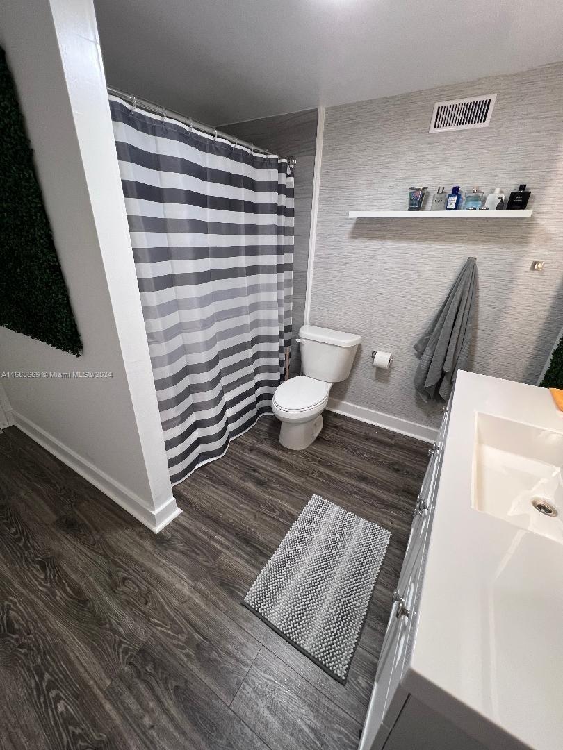 GOLDEN SAILS CONDO - Residential