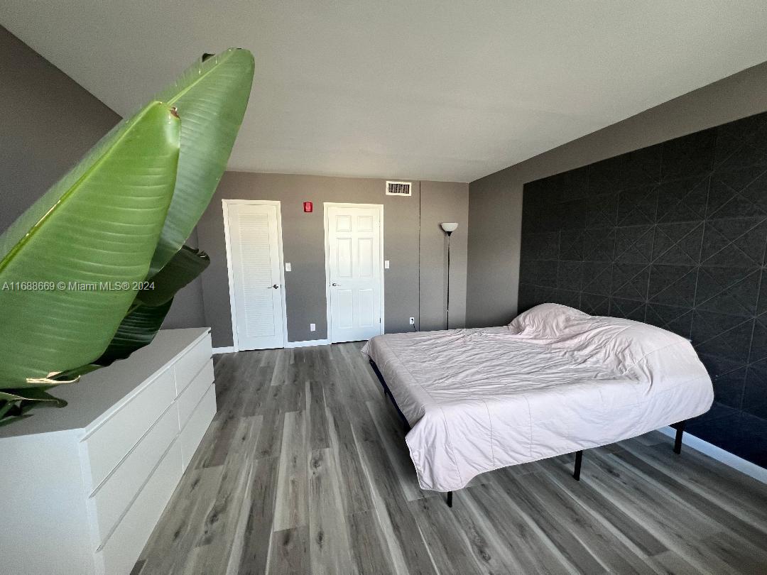 GOLDEN SAILS CONDO - Residential