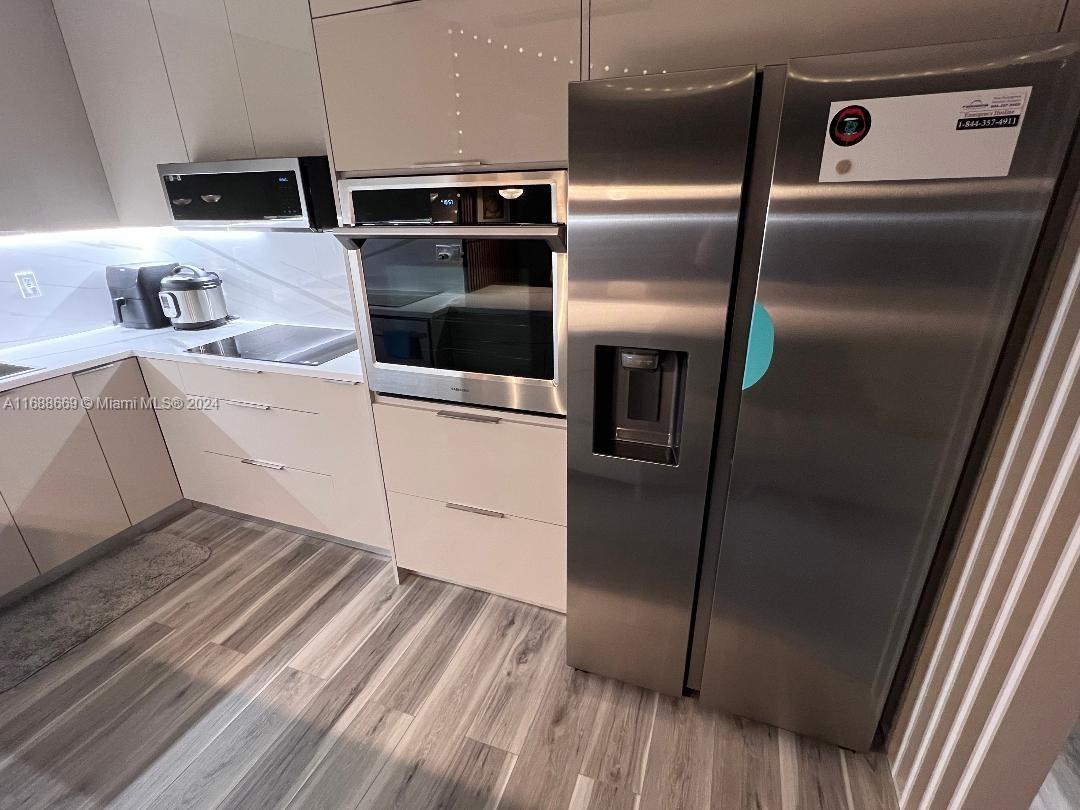 GOLDEN SAILS CONDO - Residential