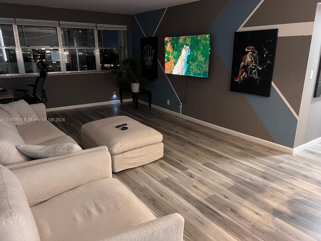 GOLDEN SAILS CONDO - Residential