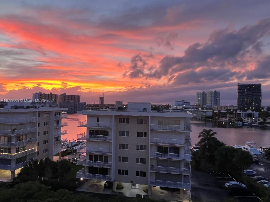 GOLDEN SAILS CONDO - Residential