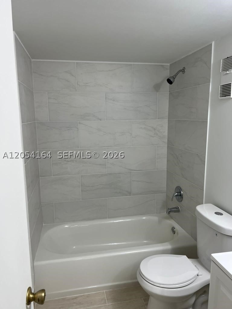 LAKESHORE AT UNIVERSITY P - Residential Lease