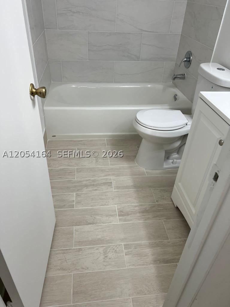 LAKESHORE AT UNIVERSITY P - Residential Lease