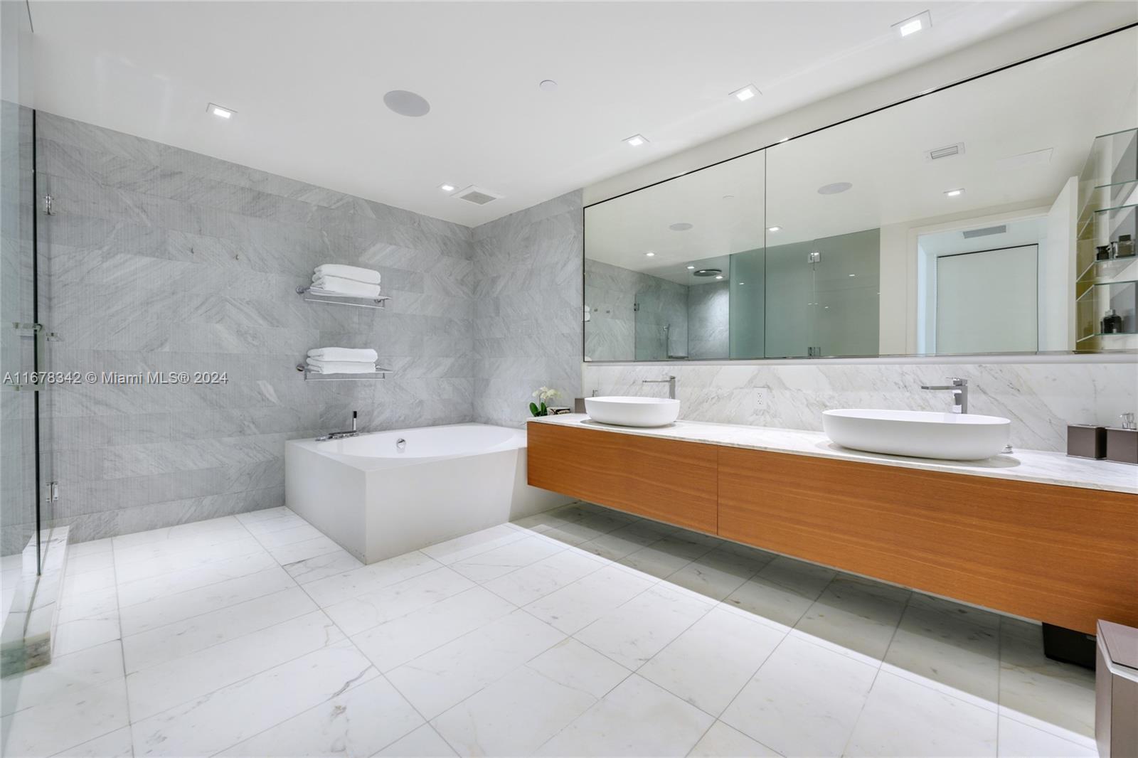OCEANA BAL HARBOUR CONDO - Residential