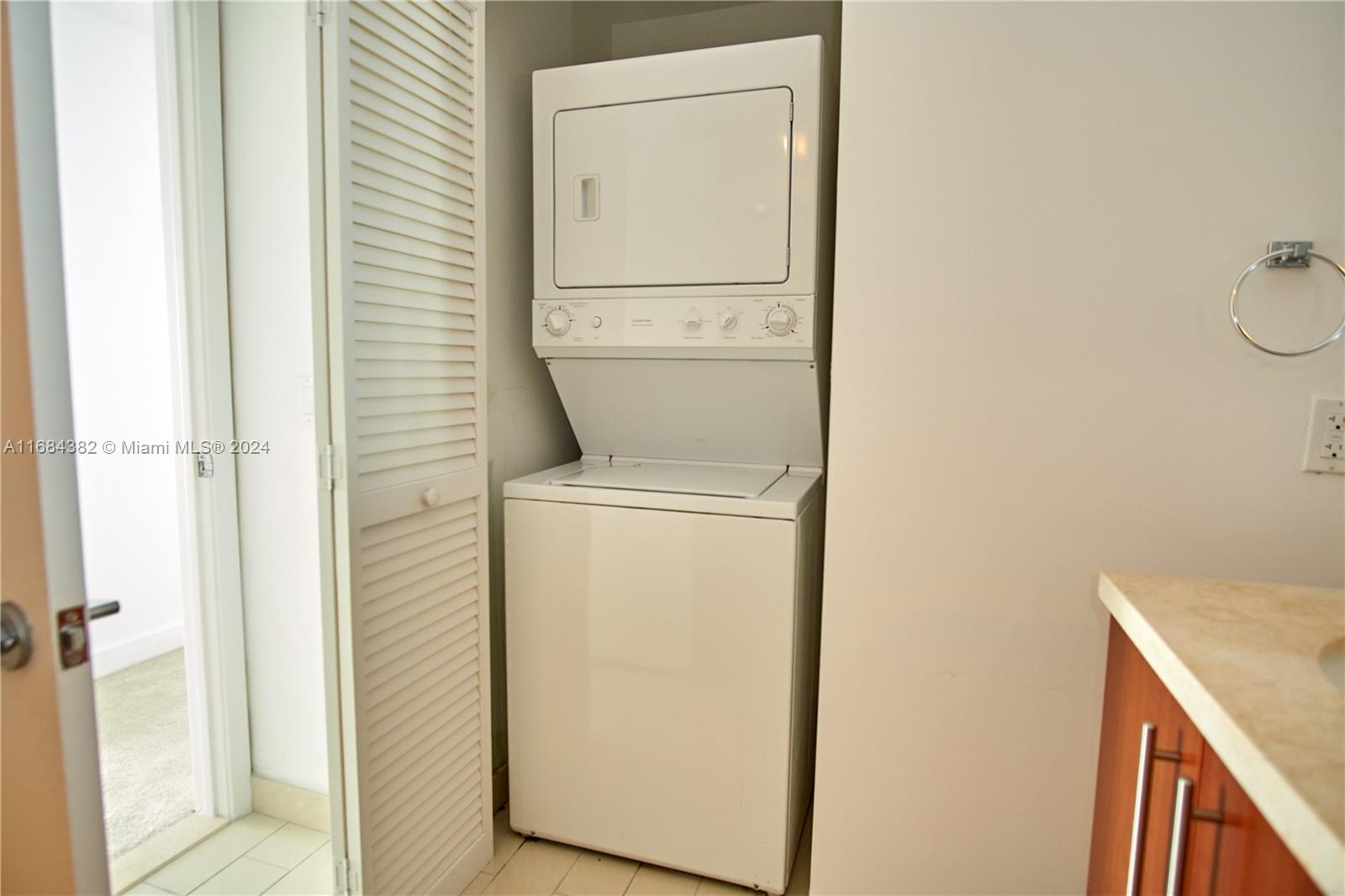 THE AXIS ON BRICKELL II C - Residential Lease