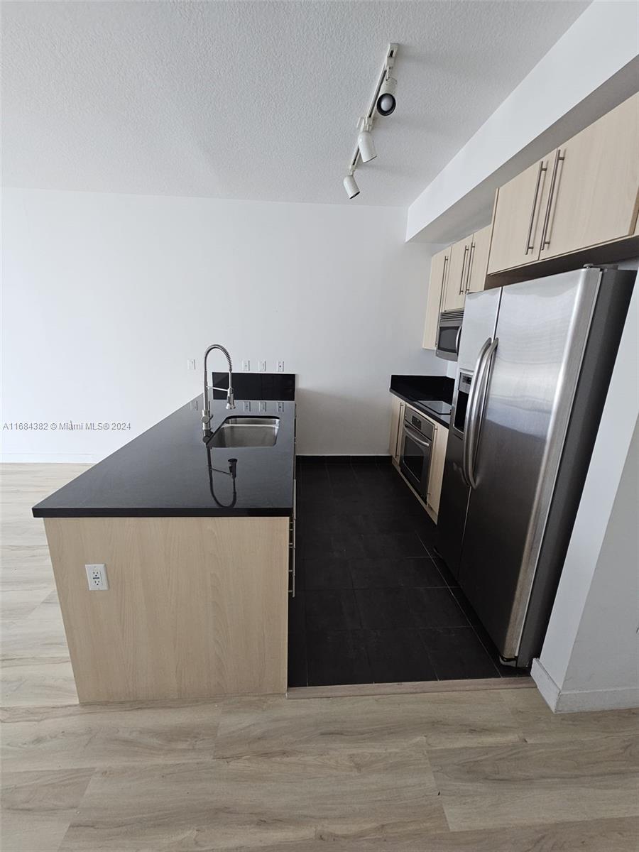 THE AXIS ON BRICKELL II C - Residential Lease